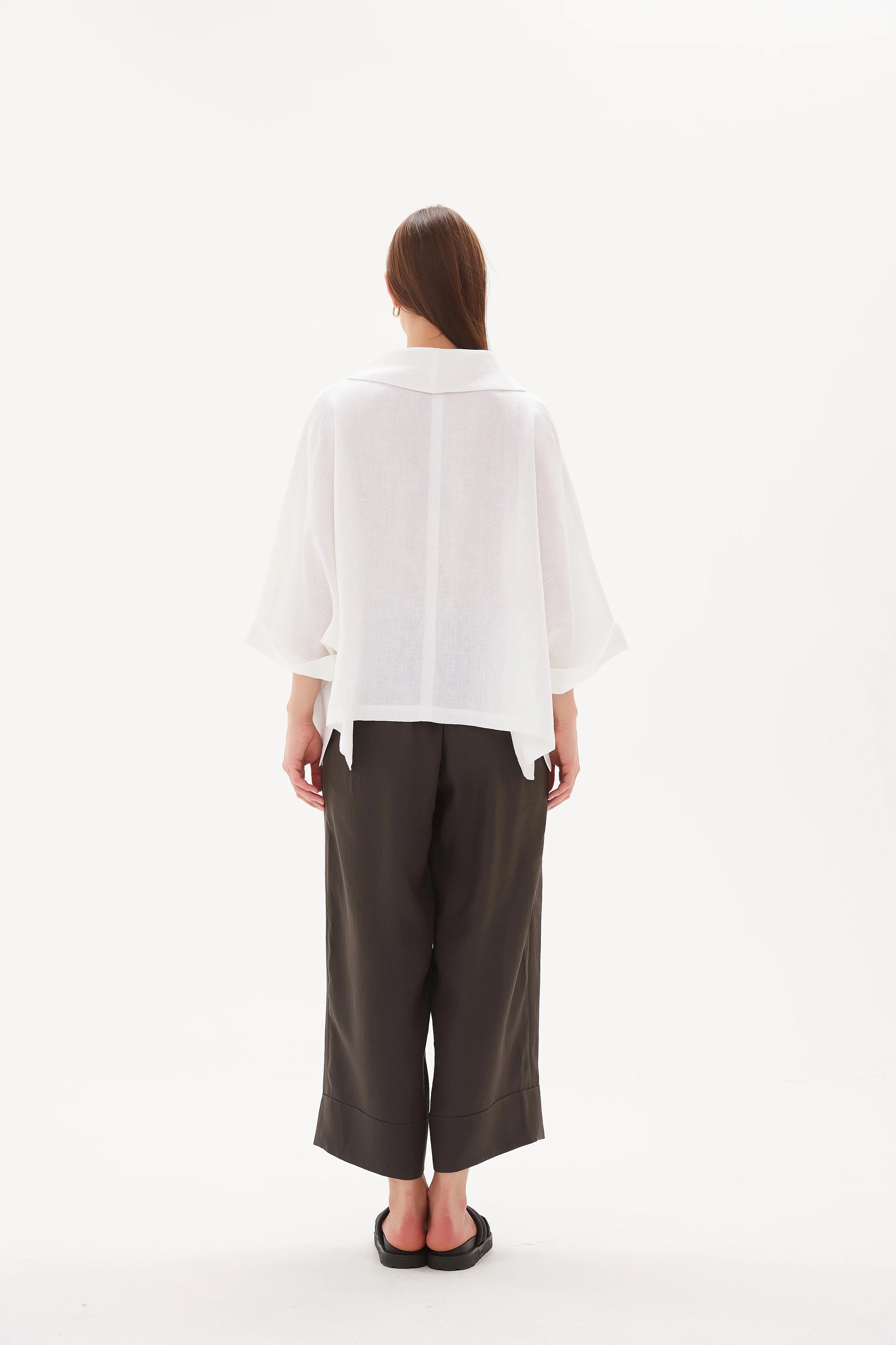 white linen top ladies women back view of funnel neck TIrelli