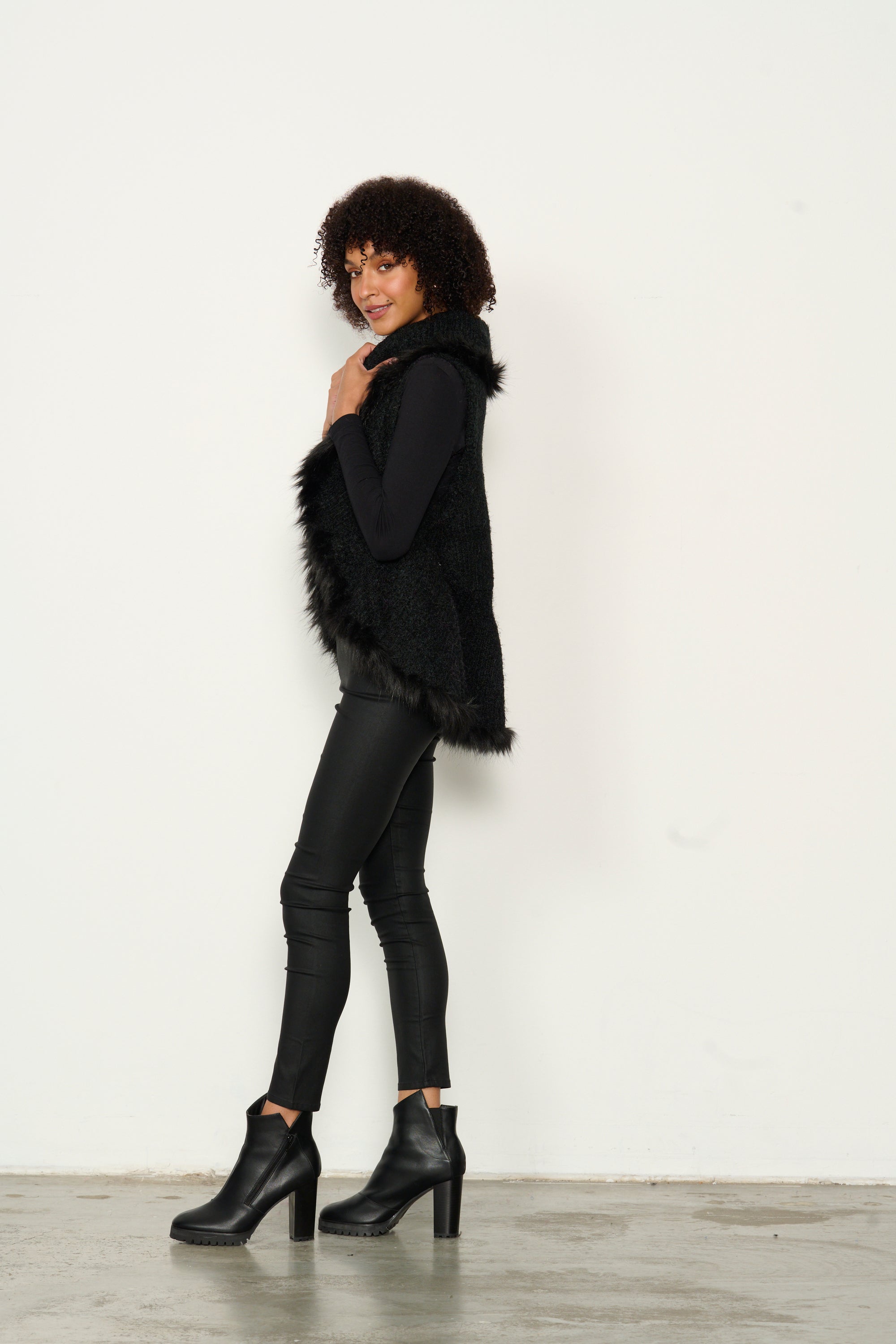 ladies women black knit vest with faux fur along edges. curved hem.