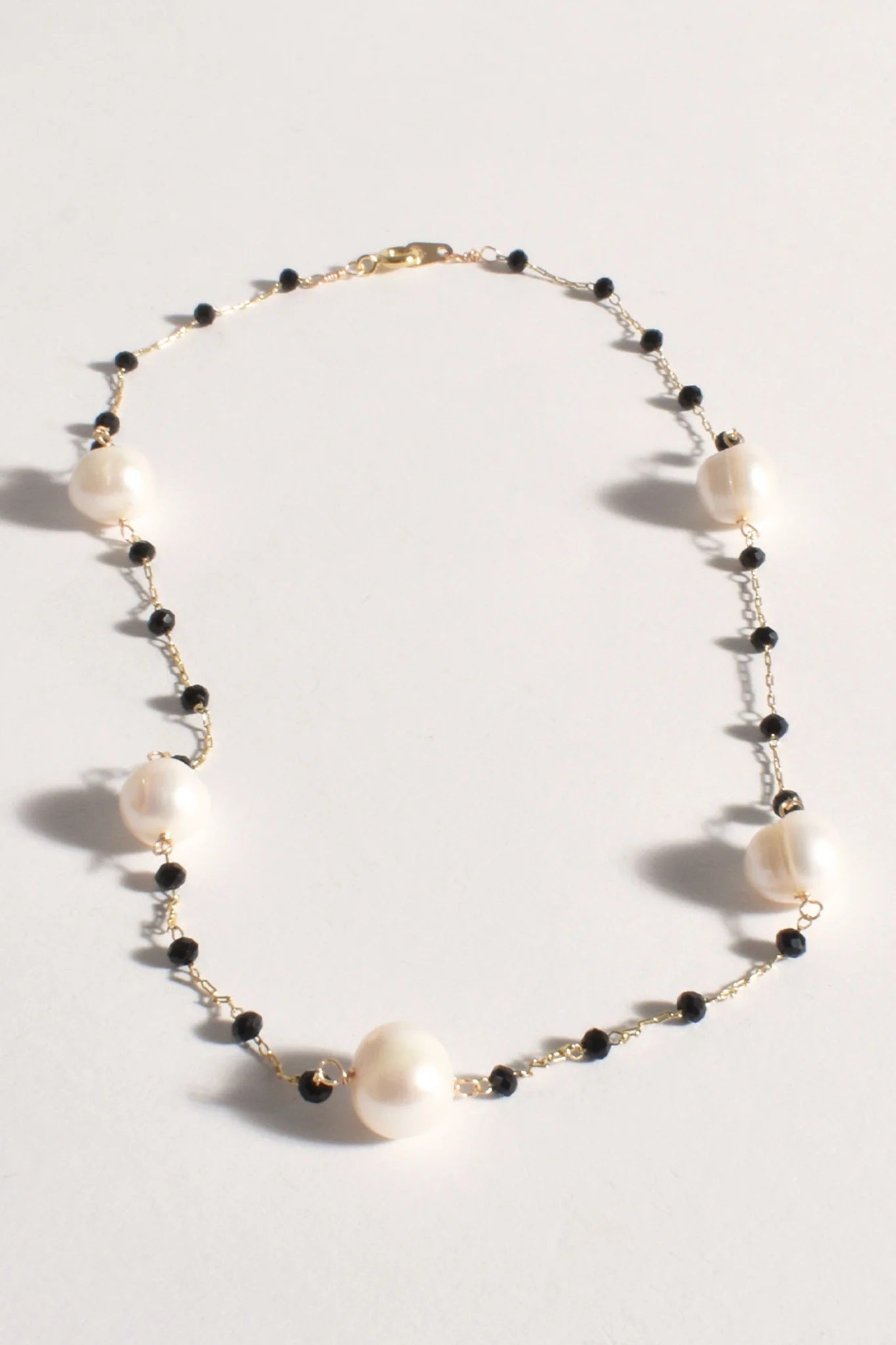 Hand Link Stone Pearl Necklace