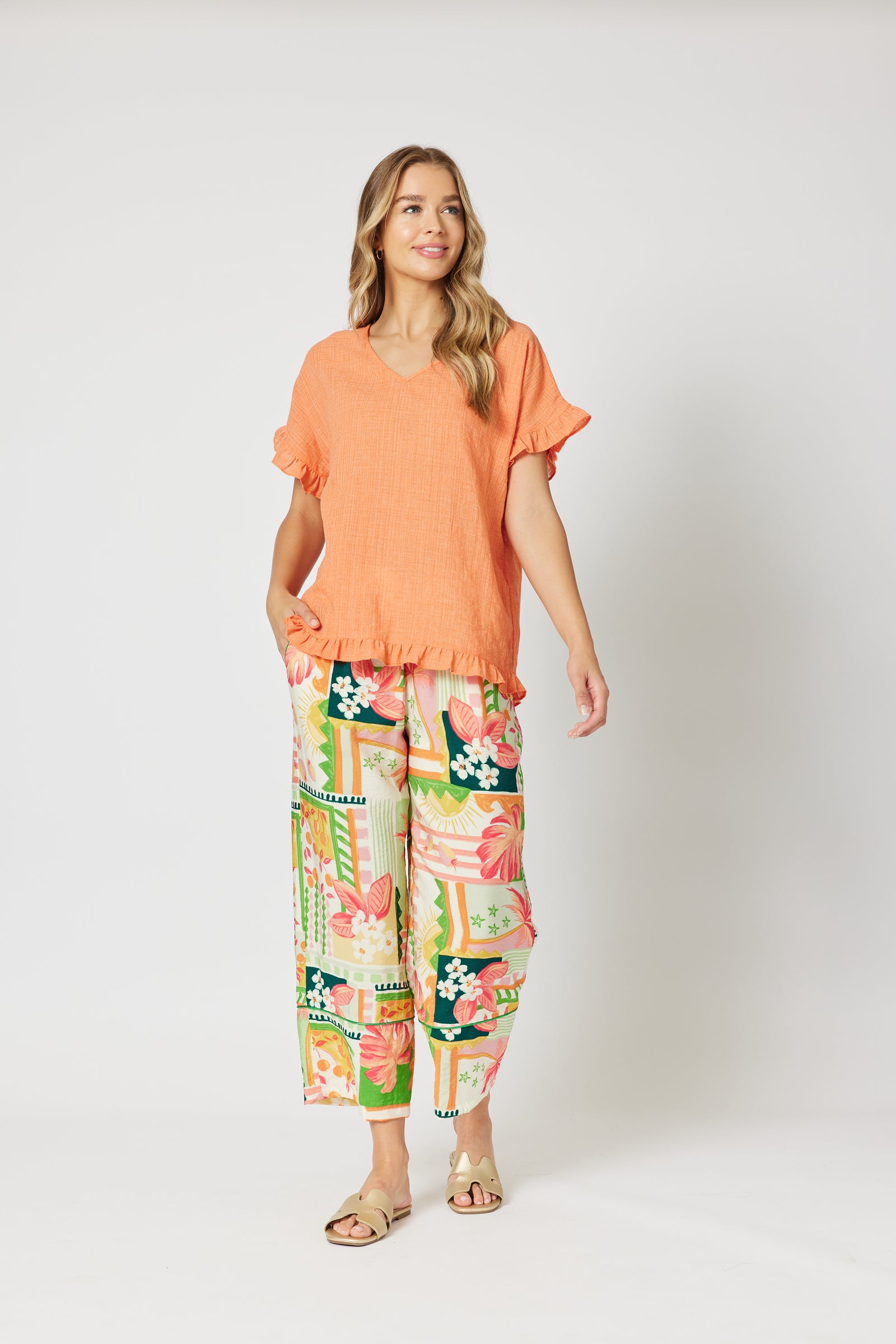 Threadz Cancun Crop Pants in Multi with pockets.