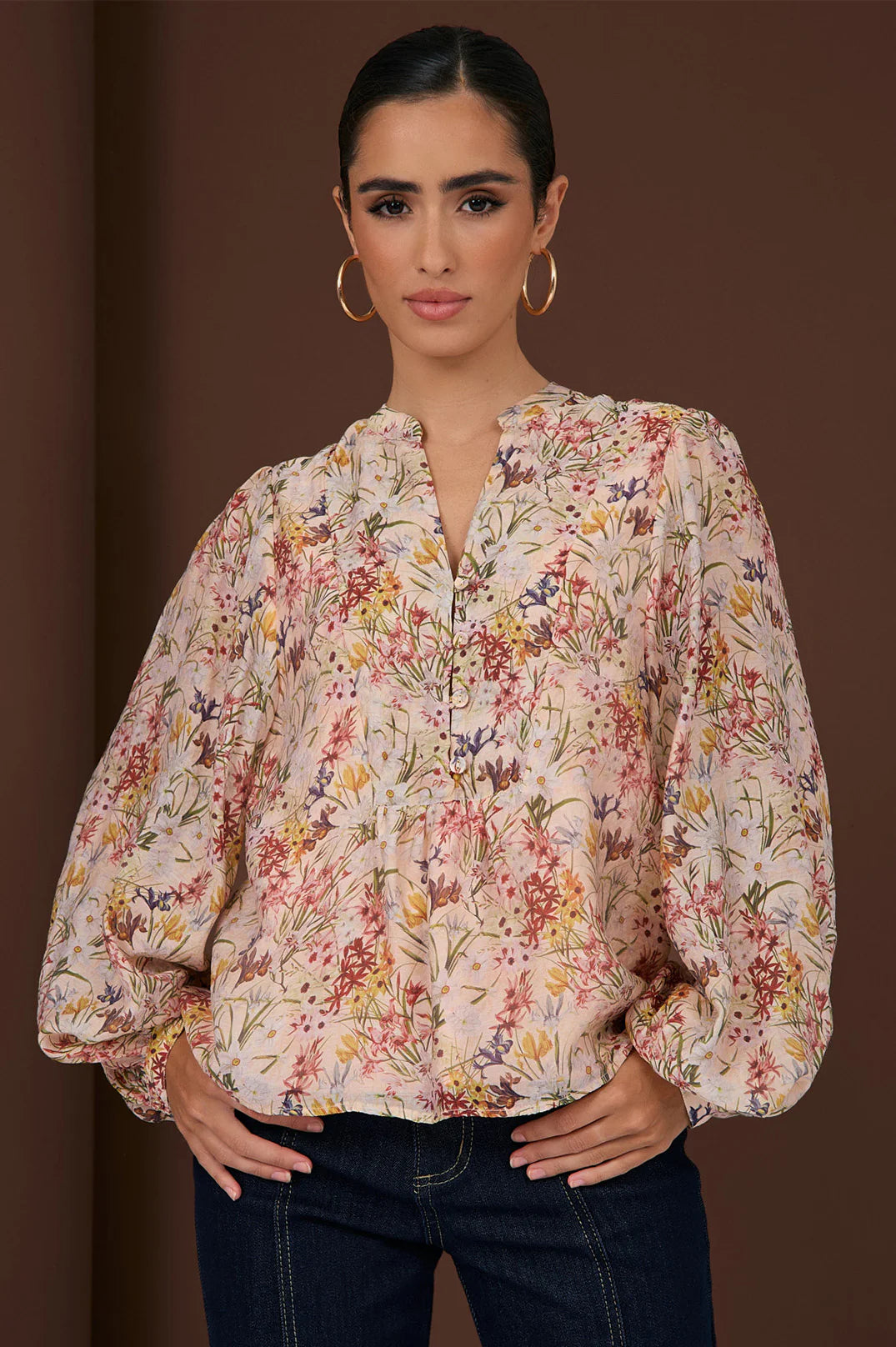 Adorne&#39;s issy Belfast Top with Long Sleeves, floral print and vneck.