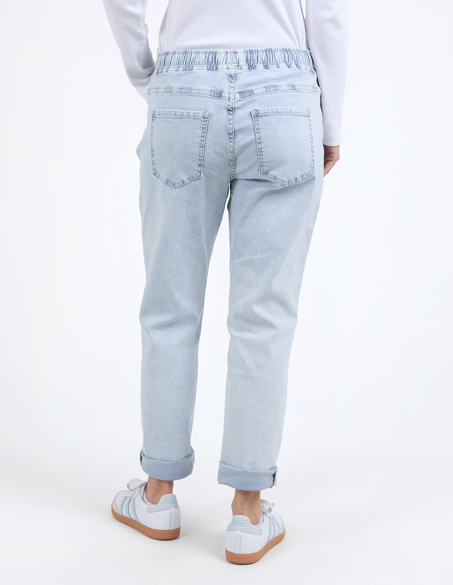 Back View of Women's light blue Juliette Jogger Jeans.