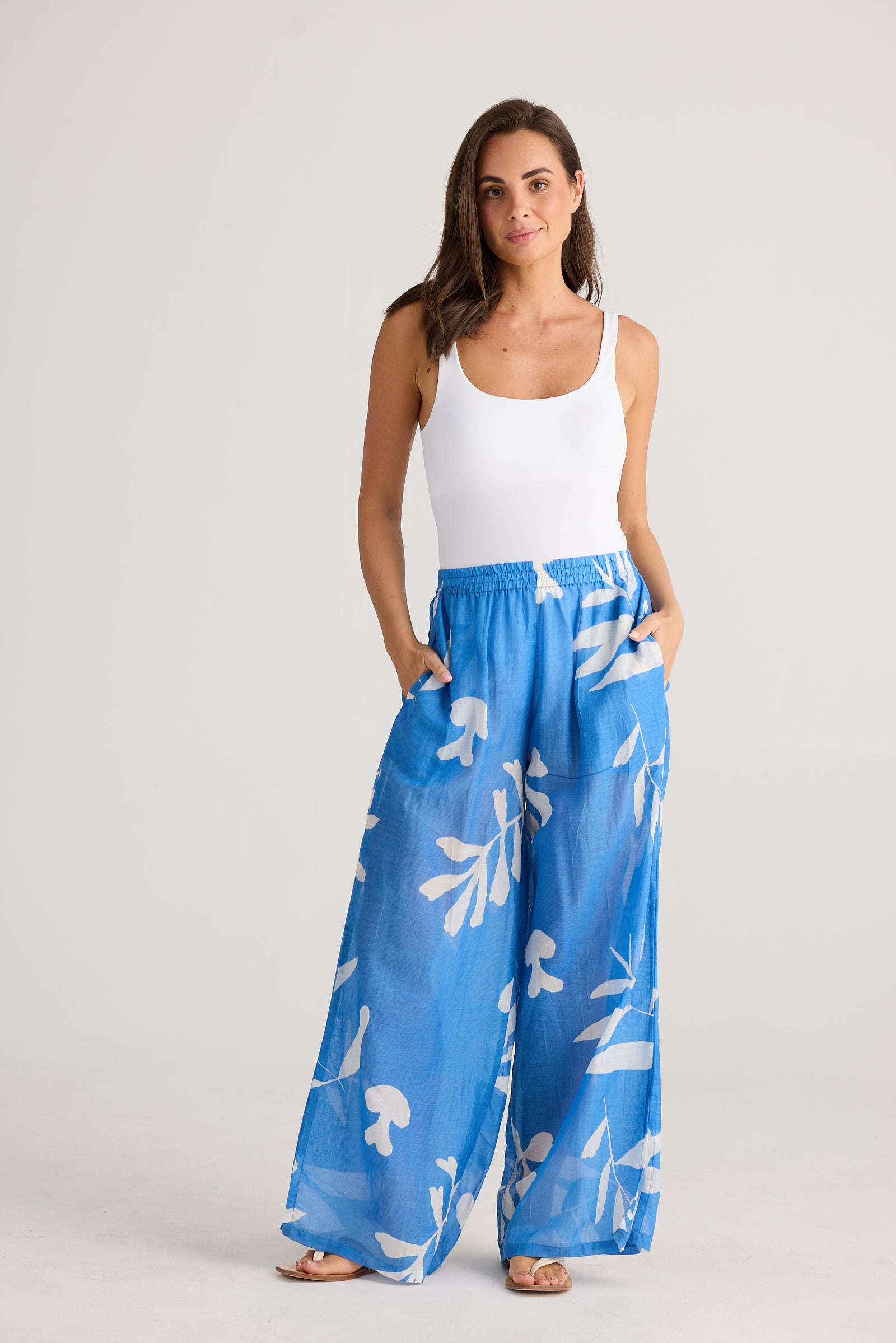 Holiday Ladies Fly Away Pant blue and white passion flower