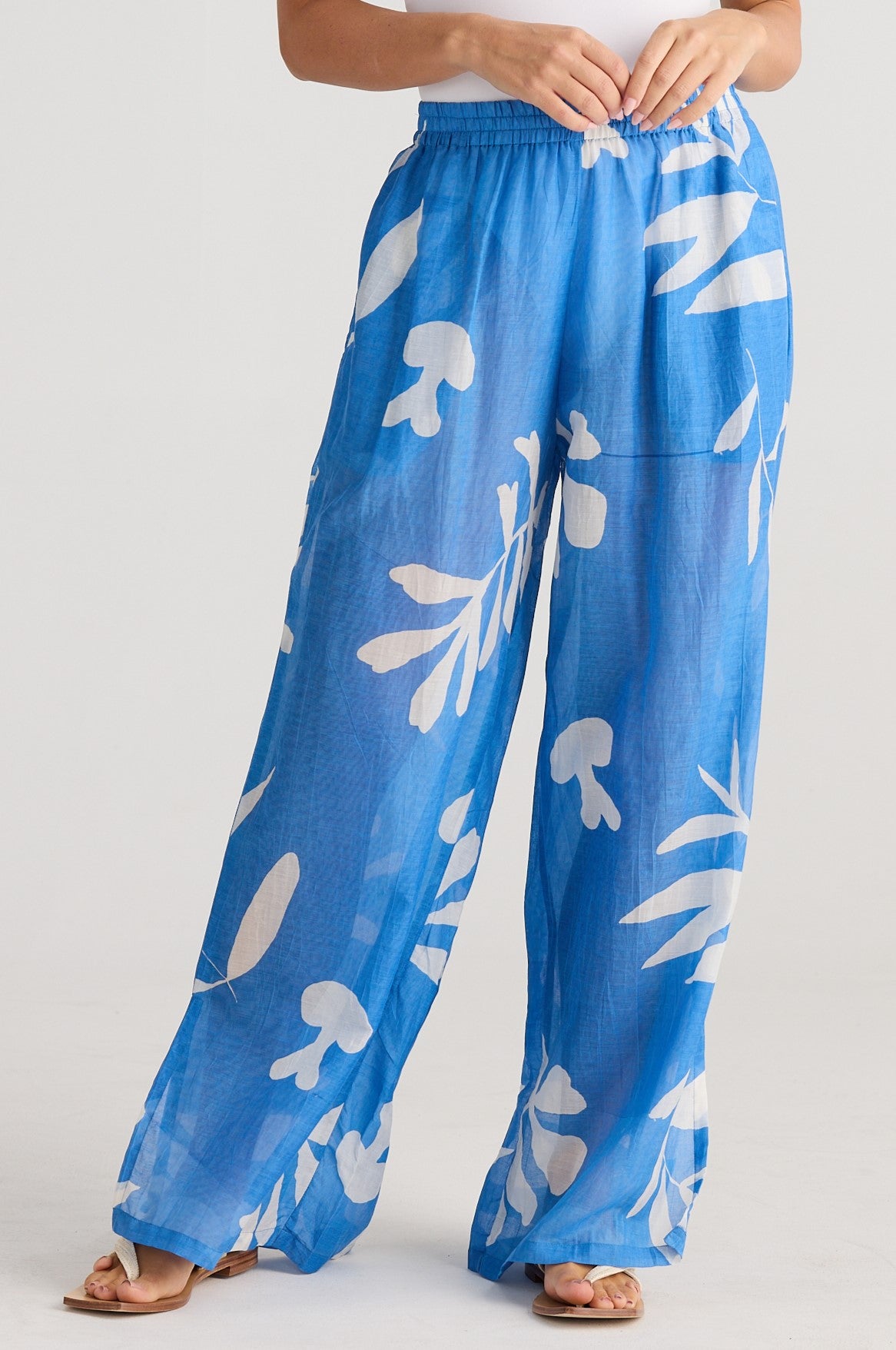 Holiday Ladies Fly Away Pant blue and white passion flower